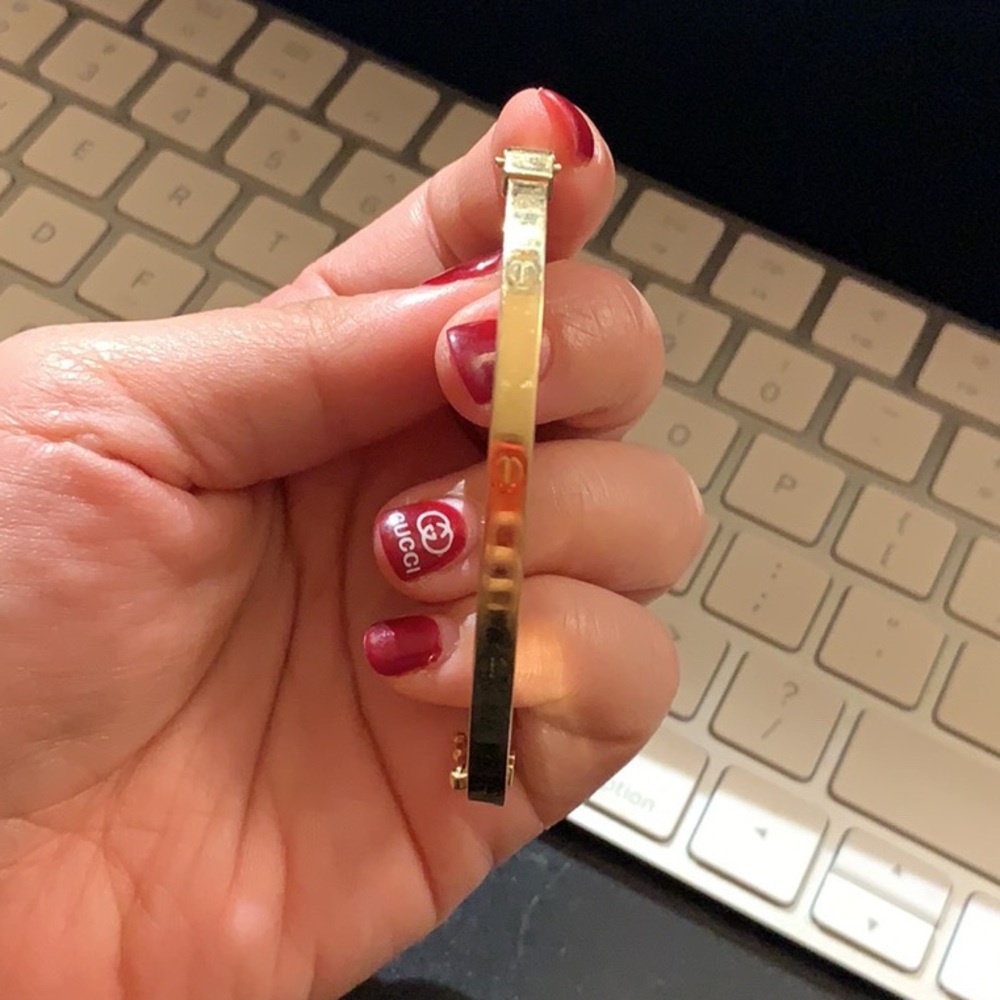 18k gold bangle bracelet